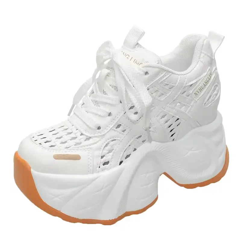 

Новинка 2025 года, массивные кожаные кроссовки, летняя повседневная вулканизированная обувь, женские кроссовки на высокой платформе с дышащей сеткой, спортивная обувь для папы 9 см