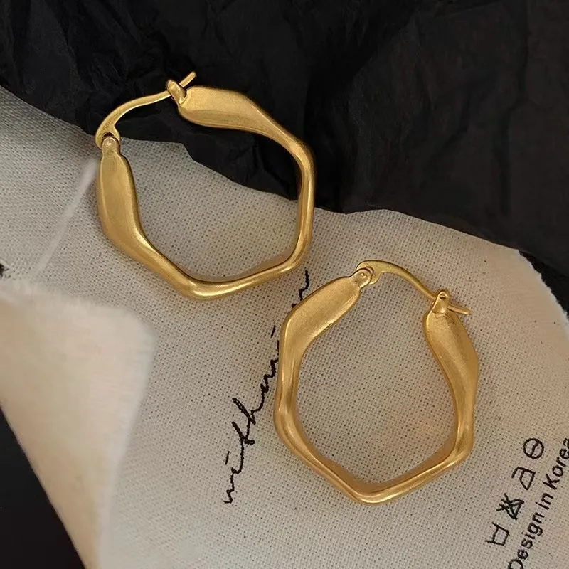 

Retro Gold Earrings Fashionable Minimalist Design High-End Sensation Ladies' Jewelry Daily Commute Party Accessory