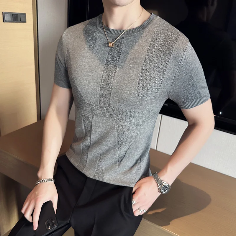 High-quality slim-fit O-neck solid jacquard knitted short-sleeve men fashion sweater can be stretched and worn as a base shirt.