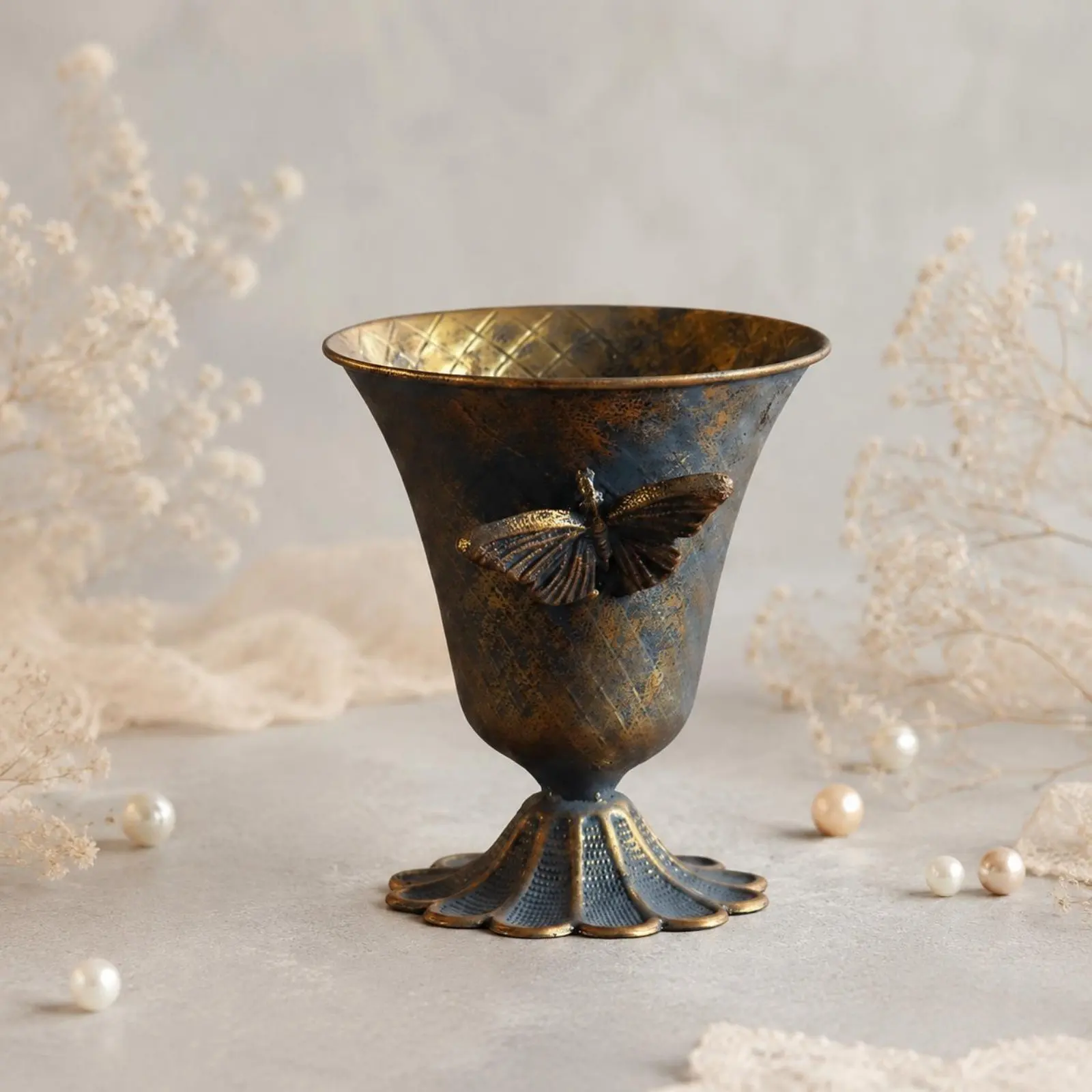vaso-in-metallo-vintage-design-europeo-vaso-da-tavolo-retro-vaso-ornamentale-per-fiori-pezzo-decorativo-d'impatto-fioriera-rustica-in-metallo