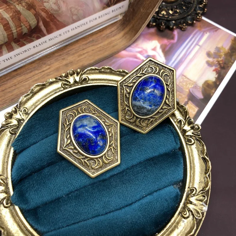 

Retro Return Court Style Earrings Do Old Gold Geometric Design Lapis Lazuli Stud Earrings Elegant and Versatile Earrings Women