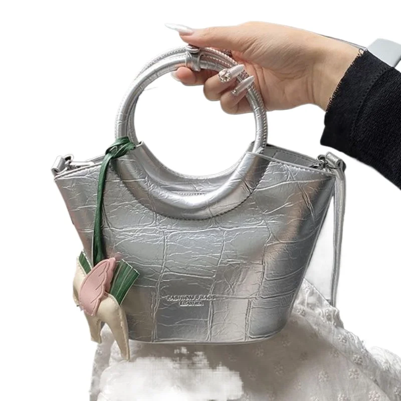 

Simple Ins Bucket Bag New Large-capacity Versatilebeautiful Temperament Commuter Messenger Bag Trendy Line Niche Handbag Women