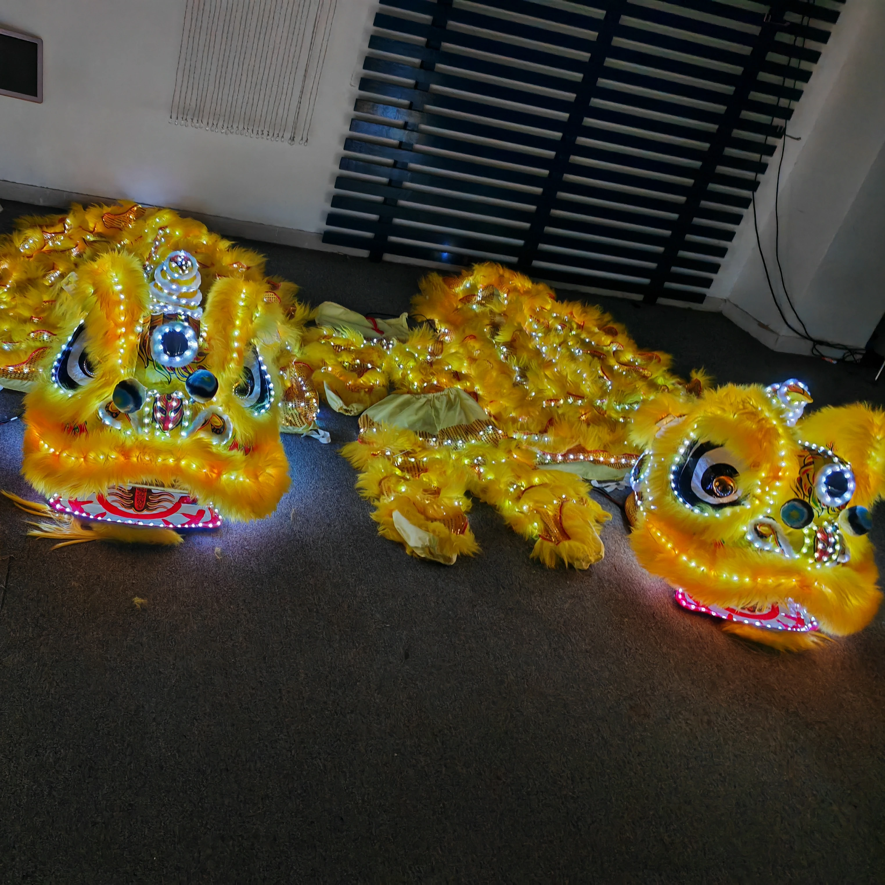 Funtoys Hot LED Light Lion Dance Equipment Lion Dancing Costume Lion Dance Chinese Festival Business Evening Cosplay Costumes