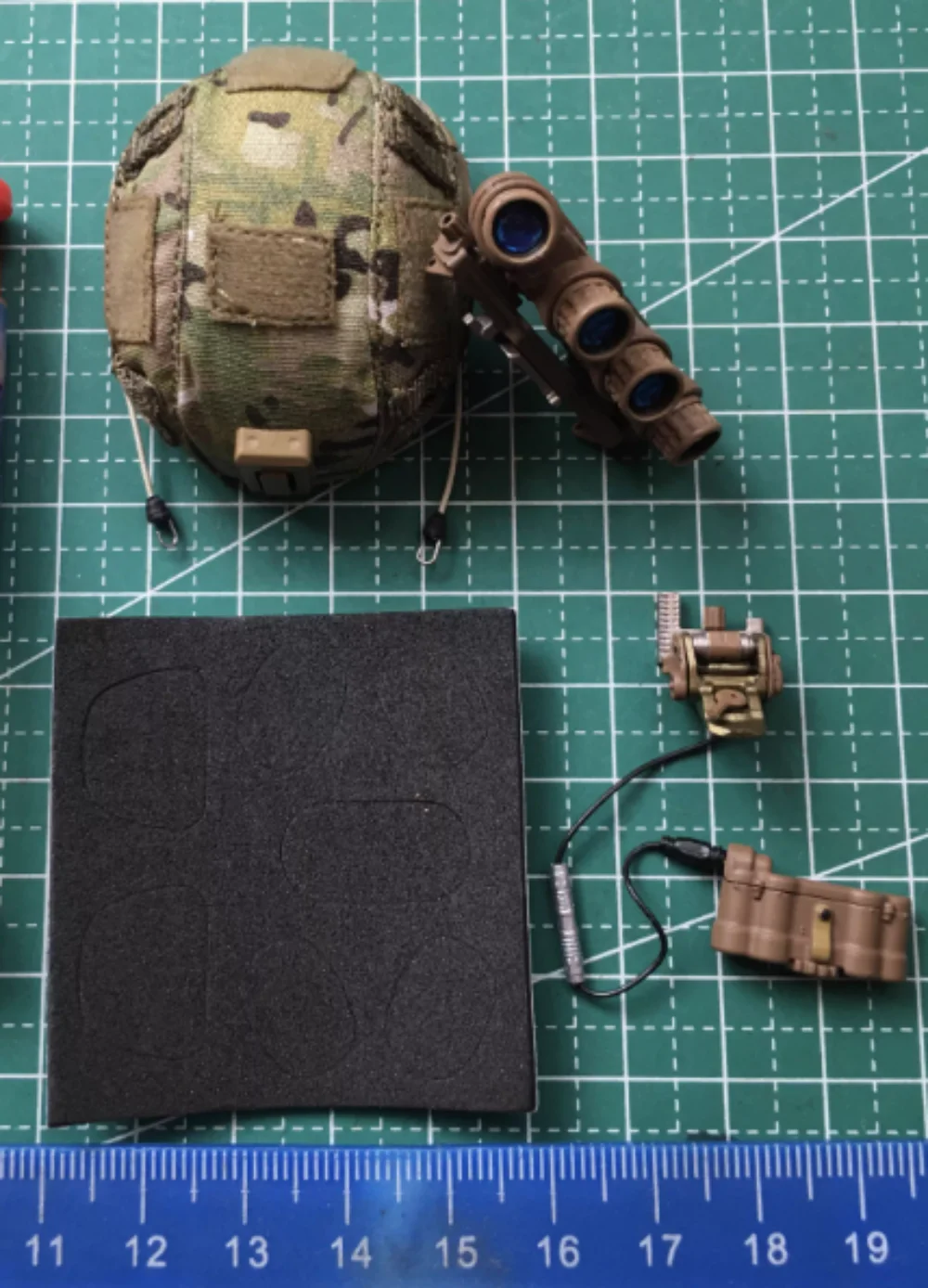 

ES 26044b 1/6 Scale Soldier Helmet Model for12'' Evacuation Team