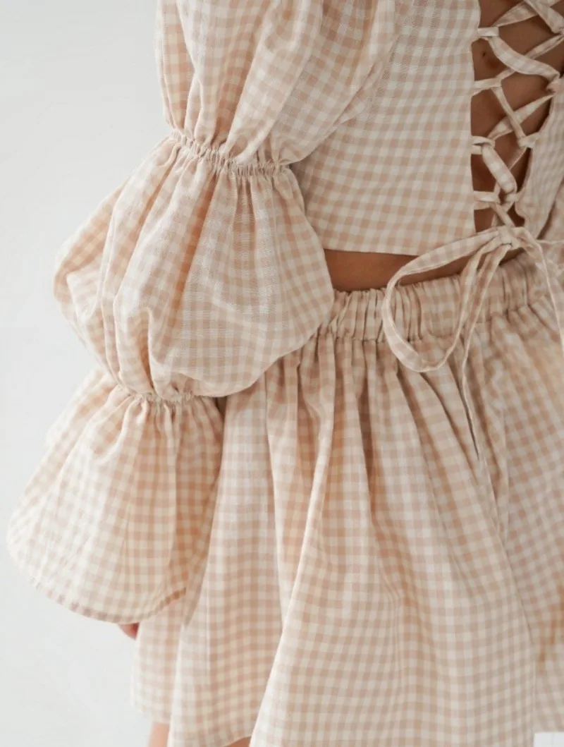 الأطفال مجموعة فتاة 2025 الصيف نمط جديد القطن منقوشة كم كامل غير المتماثلة الأربطة أعلى فضفاض السراويل عارضة موجز الأوروبية