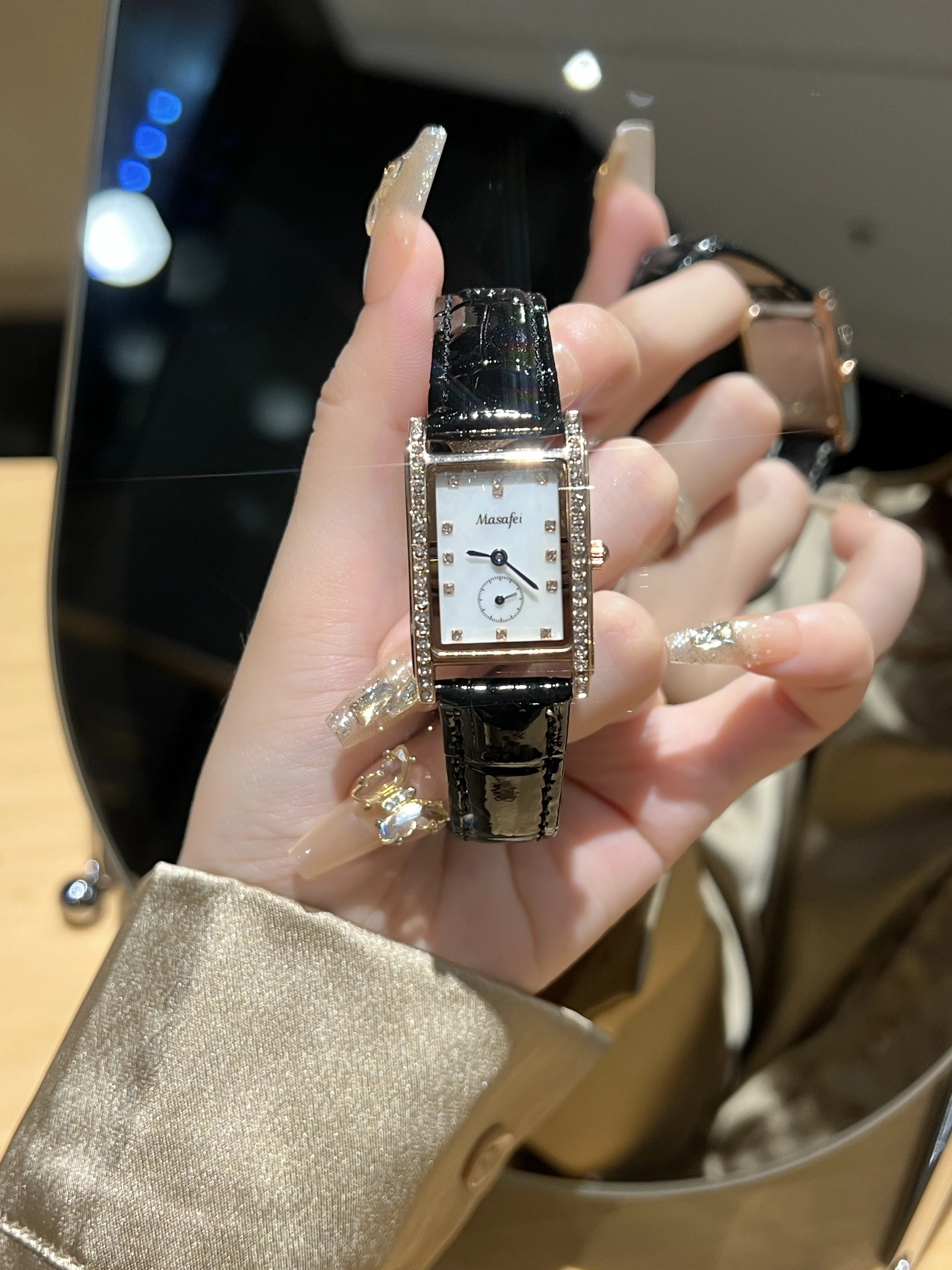 レザーバンドのレディースウォッチ用スクエアウォッチ