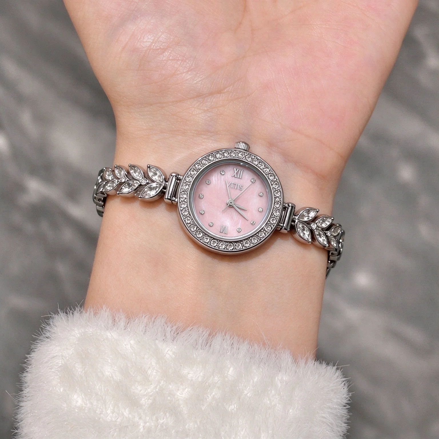 CILOA-Women Quartz Watch Crystal Bezel Pink Shell Dial Mermaid Chain Rhinestone Bracelet Elegant Ladies Wristwatch-201