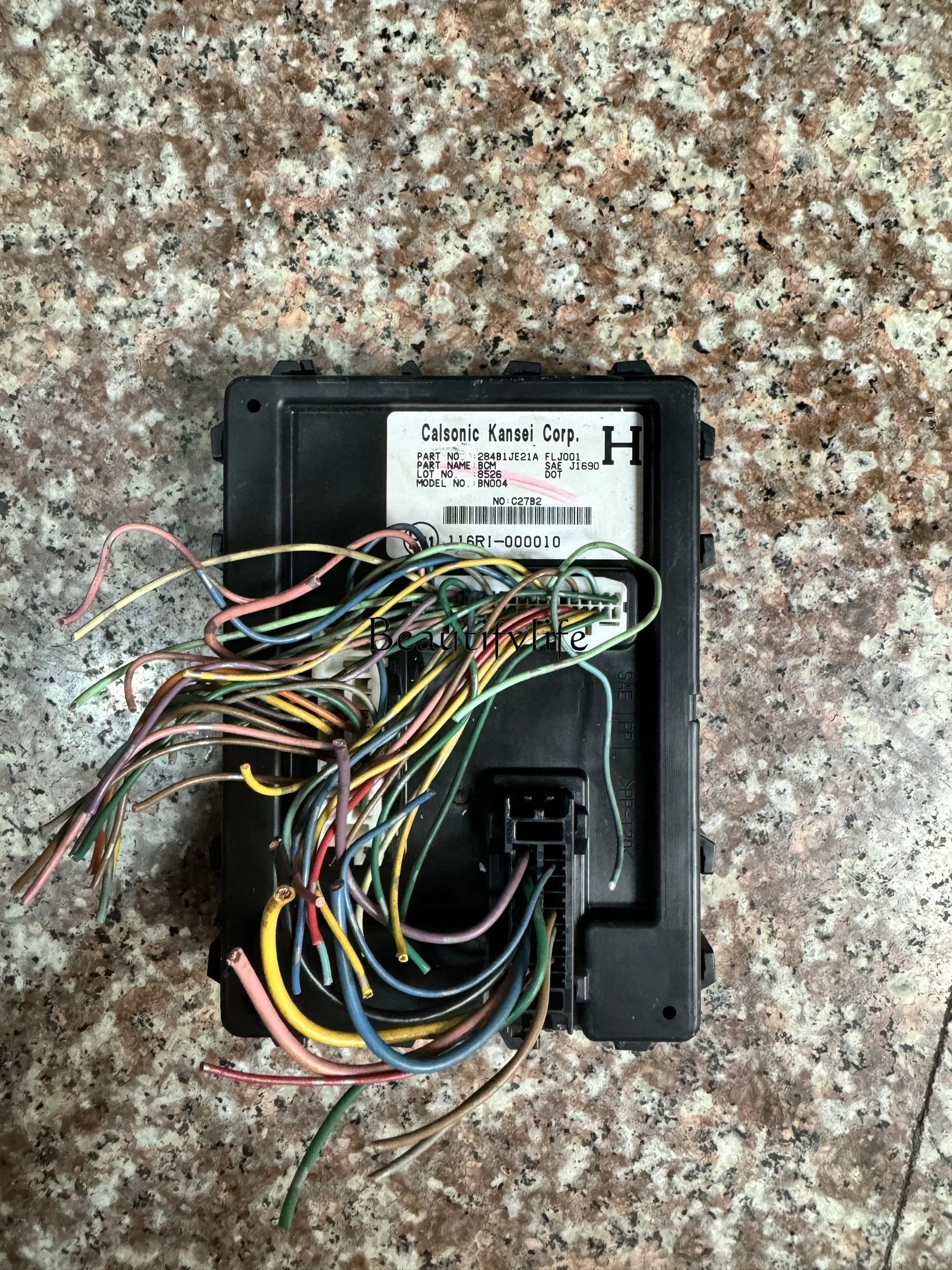 

Applicable to Nissan Qashqai Body Cabin Fuse Box Relay Control Unit Computer Board 284B1JE21A