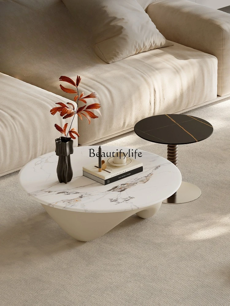 Moderne, schlichte Couchtischkombination aus Steinplatten