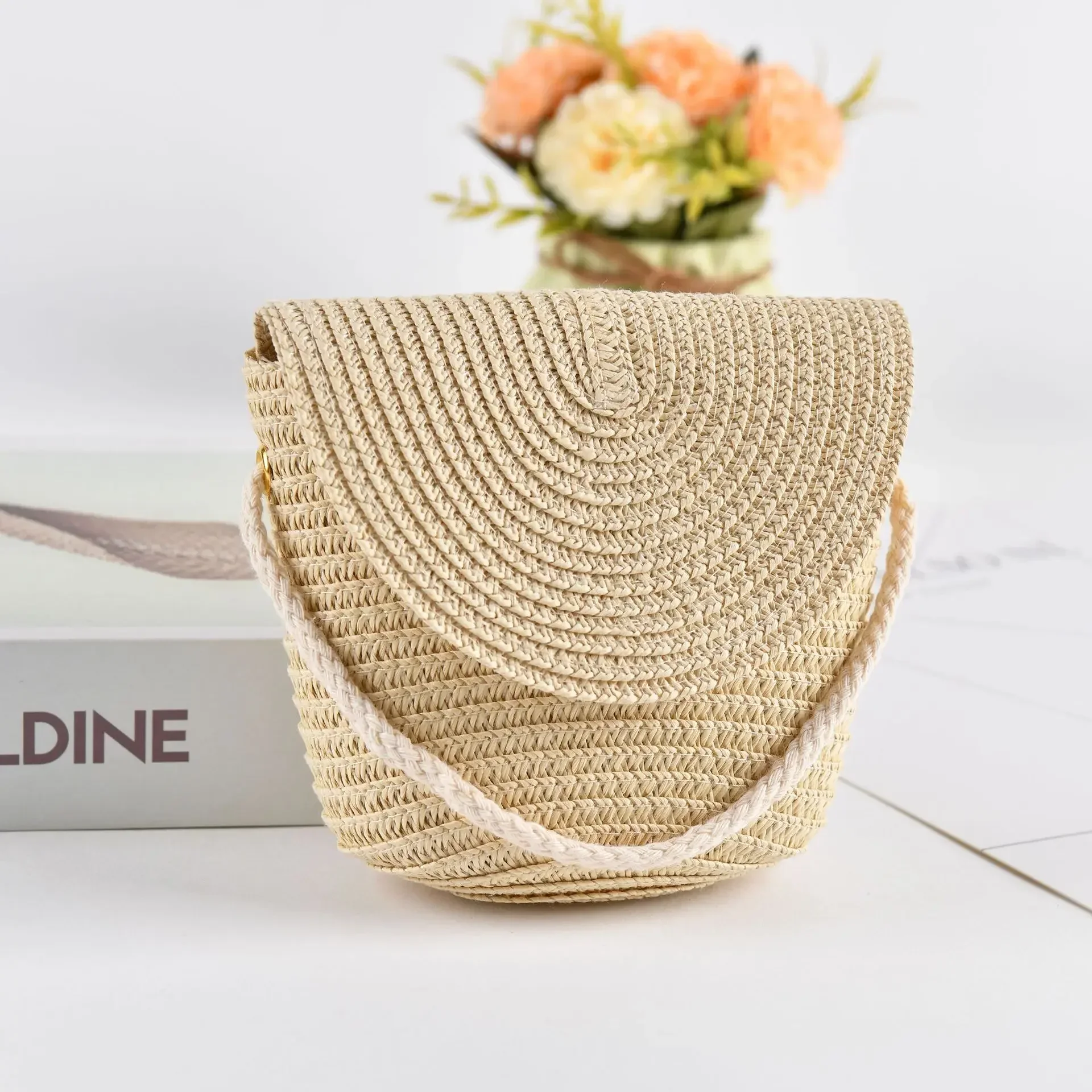 LVX-02 Fashion Shell Shape Woven Straw Bag Handmade Rattan Crossbody Handbags Knit Summer Beach Small Purse