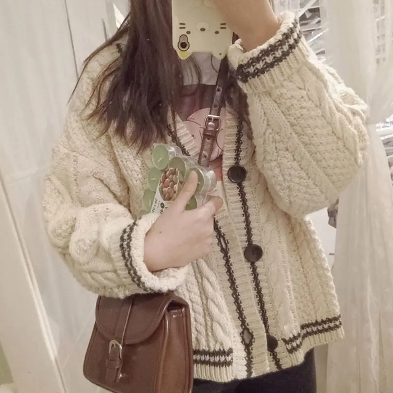 2023 Autumn Fashion Long Sleeves Slight Strech Cardigan Women Loose Fit Star Embroidered Holiday Cardigan Beige Warm Sweater