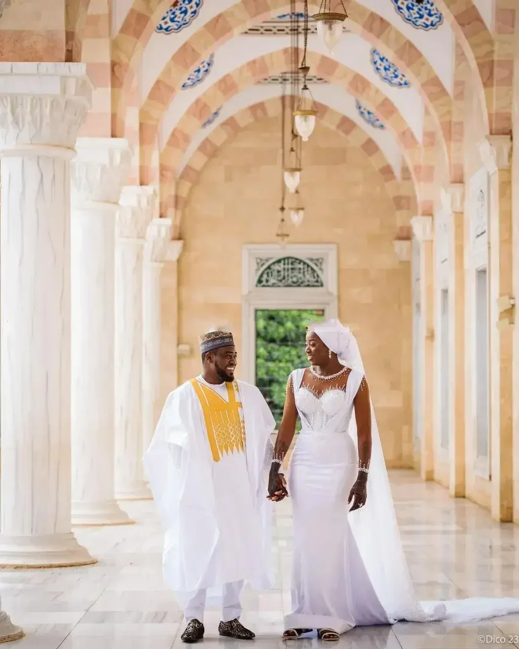 Maßgeschneiderte O-Ausschnitt Shinny Perlen Perlen Meerjungfrau Brautkleider Sweep Zug Illusion Lange Ärmel Garten Aso Ebi Brautkleid