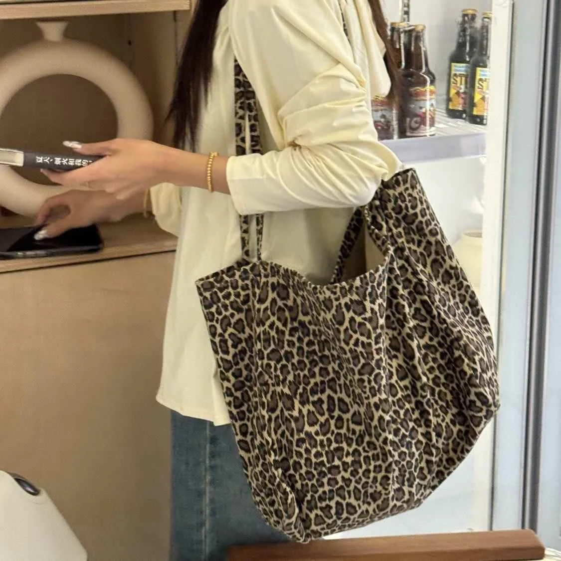 

2024 Large Capacity Lazy Leopard Print Single Shoulder Bag Women's Canvas Bag Street Style Trendy Tote Bag for Daily Use
