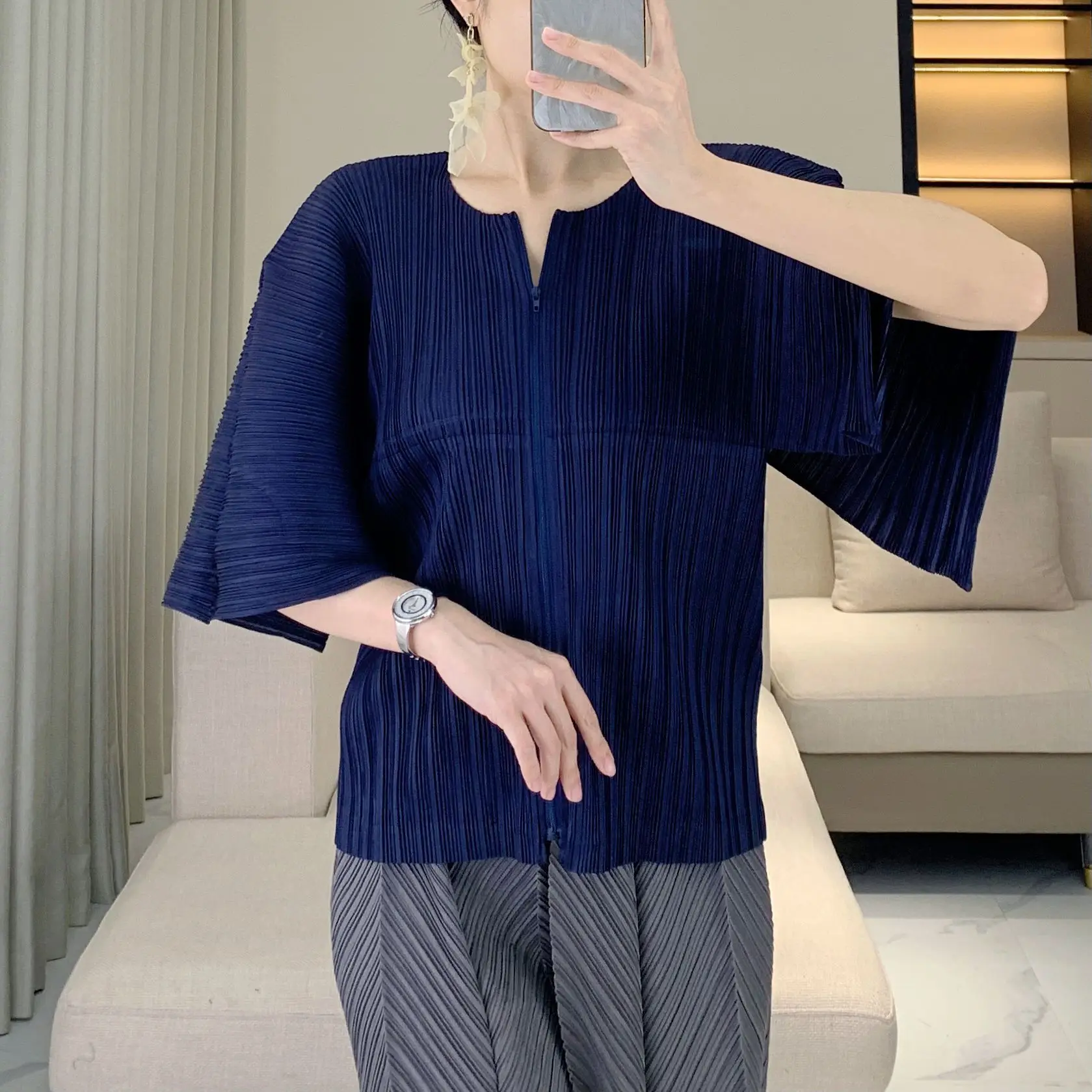 Miyake Pleated 2025 Summer New Solid Color Zipper Fashionable Round Neck Short Sleeve Top Women Casual Versatile Cardigan