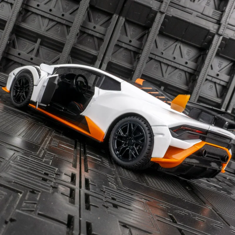 Modèle de voiture en alliage Huracan STO 1:24, jouet de voiture de super sport avec fonctions sonores et d'éclairage simulées, détails riches, fabrication soignée