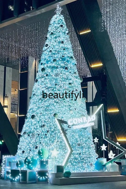 شجرة عيد الميلاد الكبيرة عيد الميلاد الحلي عطلة كبيرة في الهواء الطلق فندق بلازا مركز تسوق شجرة عيد الميلاد