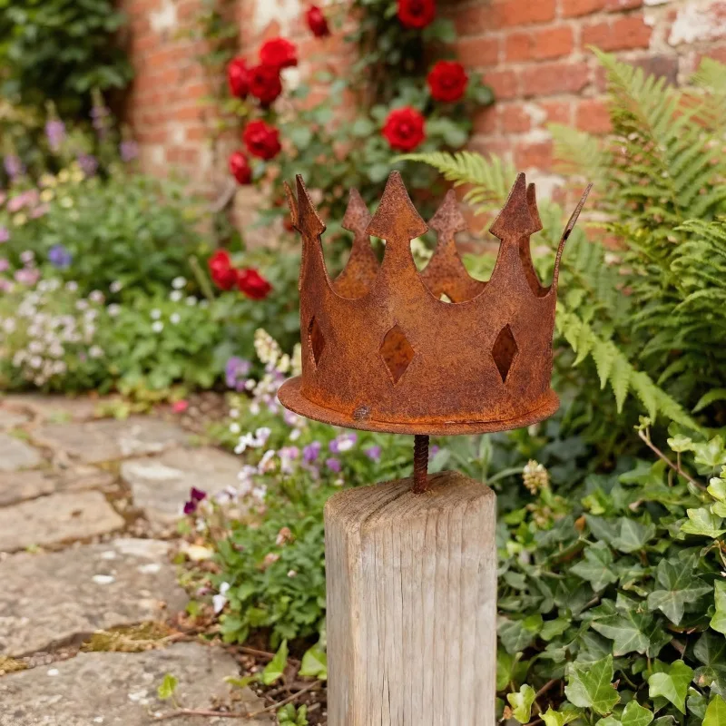 Metal Crown Yard Decor, Craft Statue Ornaments - Garden Sculptures and Yard Art, Fence Decorations Outdoor,Rustic Garden Decor