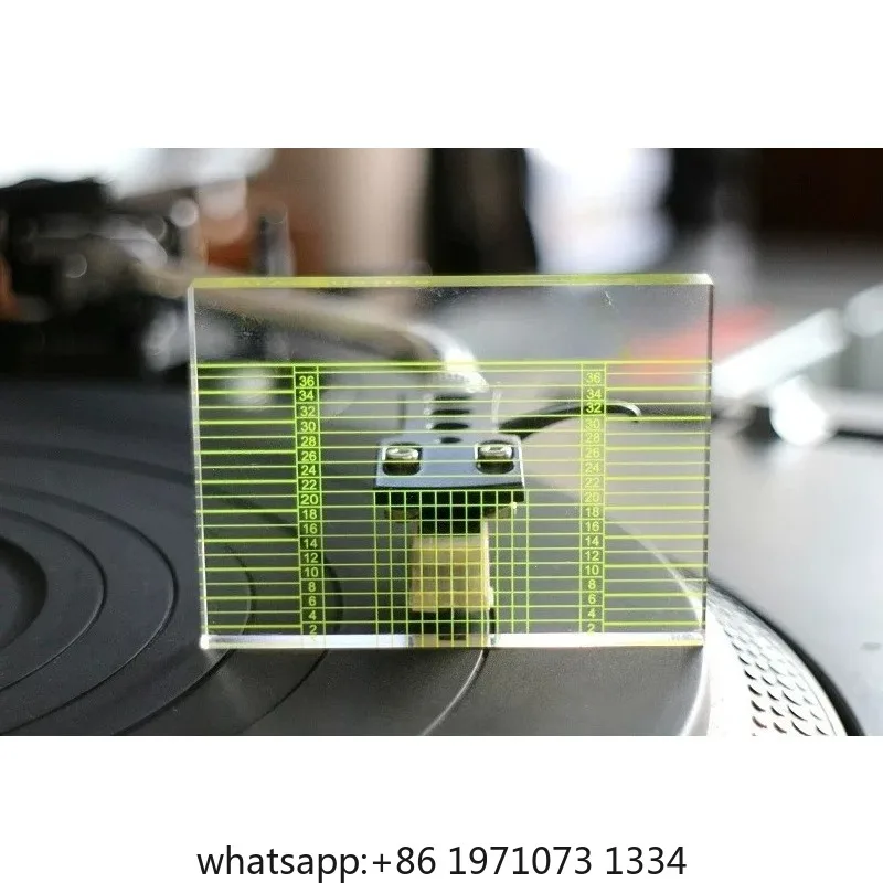 A tool for measuring  balance of the head and arm  vinyl record player and adjusting  level  ruler