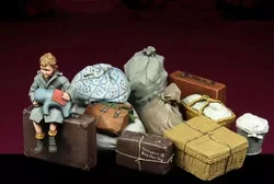 1/35 Scale Resin Figure Model Assembled Kits War Scene Historical Military Refugee Boy with Luggage Unassambled Unpainted