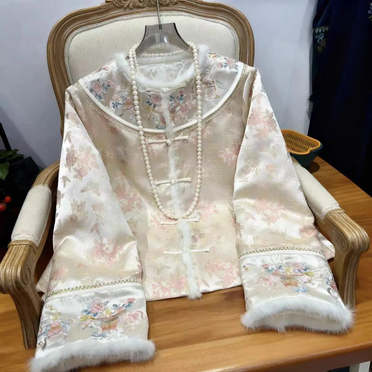 

Высококачественное зимнее теплое пальто, новый костюм Тан в китайском стиле, женское свободное китайское новогоднее женское шелковое пальто, элегантное жаккардовое S-XXL