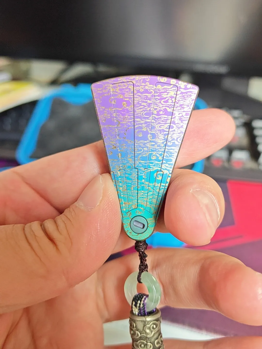 Used EDC MOT Xiaoyao fan titanium color auspicious cloud pattern push brand EDC decompression toy