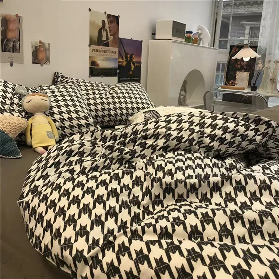 

Thousand Bird Grid Двойная стирка Хлопковый пододеяльник Кровать Комплект из четырех предметов Утолщенный чистый хлопок Грубые комплекты постельного белья Комплект постельного белья
