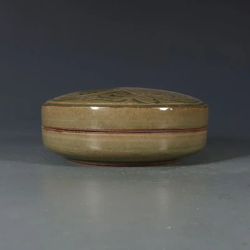 Chinese Imitate Song Yaozhou Kiln Olive Celadon Crackle Glaze Relief Peony Floral Covered Box Jewelry Storage Ceramic Case