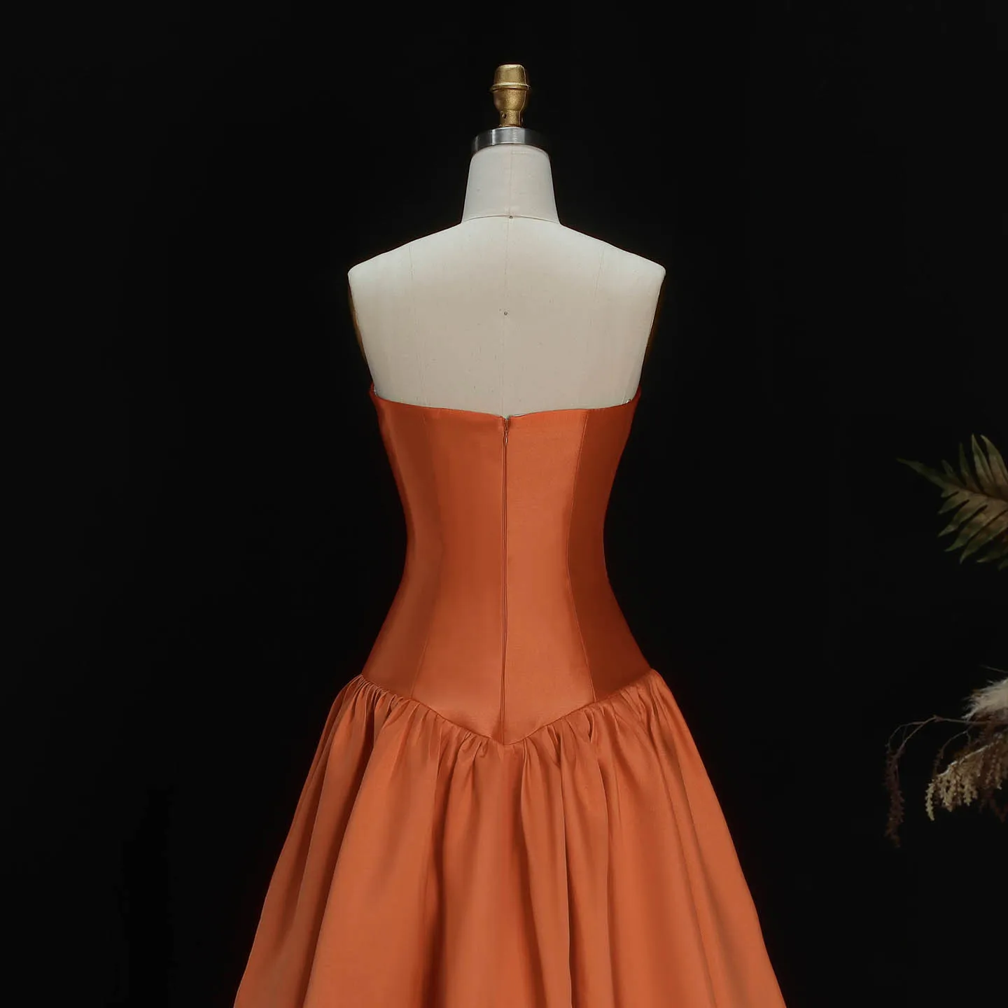 Sharon Said Marineblaues Satin-Abendkleid, trägerlos, tailliert, mit Korsett, geraffter Taille, voluminöses A-Linien-Formal-Partykleid SF480 Custo – Detail 19