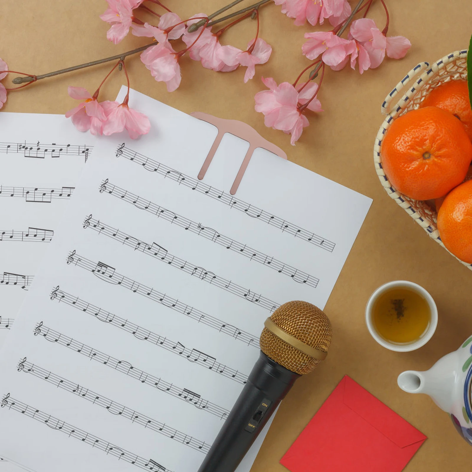 

1pcs Metal Music Sheet Small Portable Page Holder For Piano Score Book Recipe Music Book Clip Sheet Clip Metal Page Holder Score