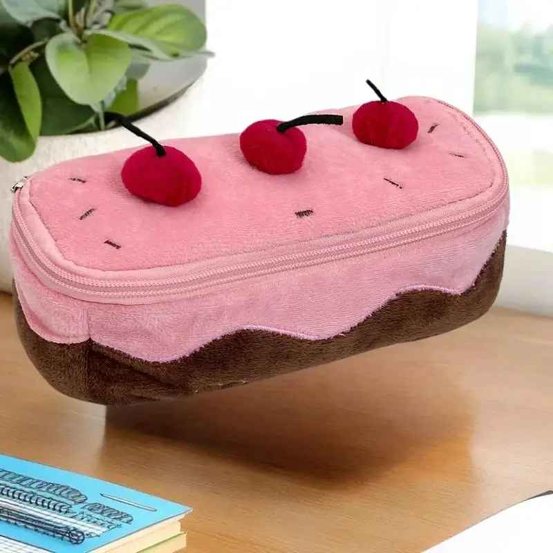 ตุ๊กตาดินสอ Kawaii เชอร์รี่เค้กออกแบบปากกากระเป๋า Fuzzy Organizer กระเป๋าสําหรับสาวโรงเรียนเครื่องเขียน