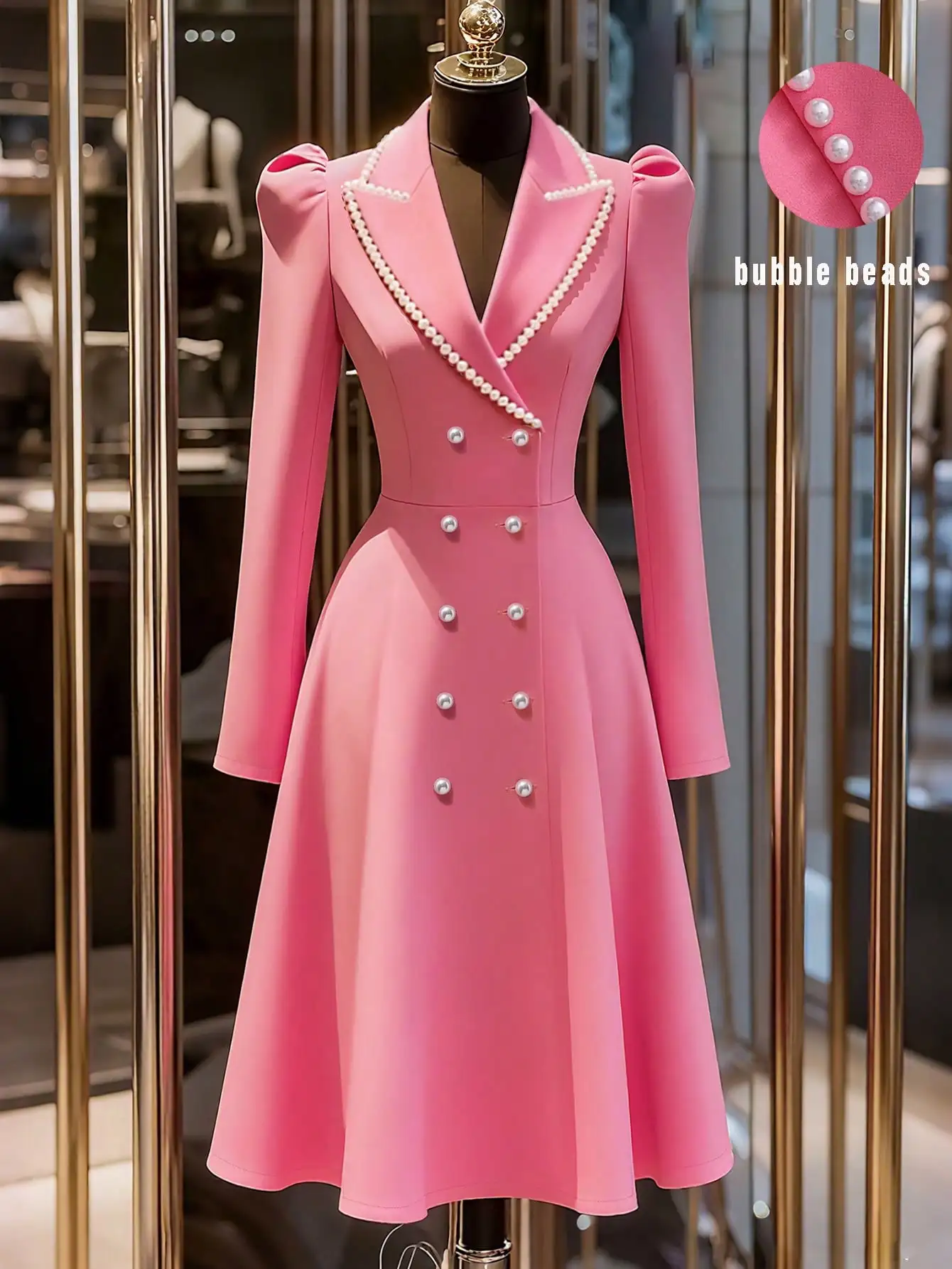 

Розовое двубортное платье с жемчужной отделкой и пышными рукавами