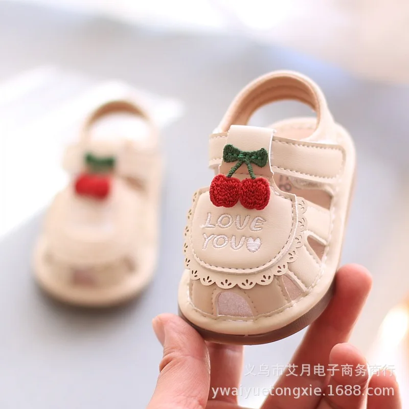 Boys Girls Outdoor Sports Sandals for Toddlers with Cherry Decoration Fashionable Children's Walking Shoes Trendy Squeaky Shoes