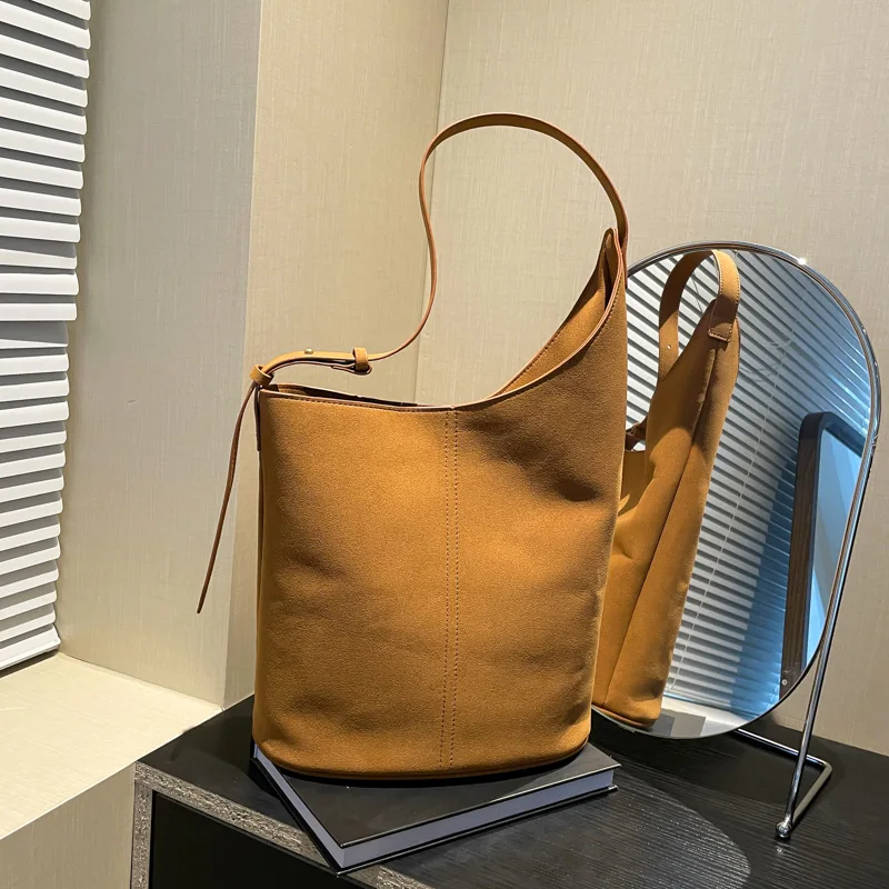 

Новинка 2025 года, шикарная пригородная сумка через плечо для женщин, минималистичный ручной кошелек на плечо, модная сумка в подарок