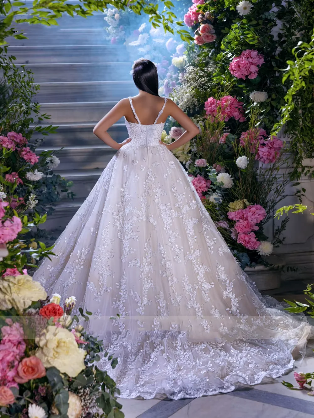 Elegant Sweetheart Lace Princess Wedding Dress Applique Spaghetti Strap Ball Dress Wedding Dress Customization