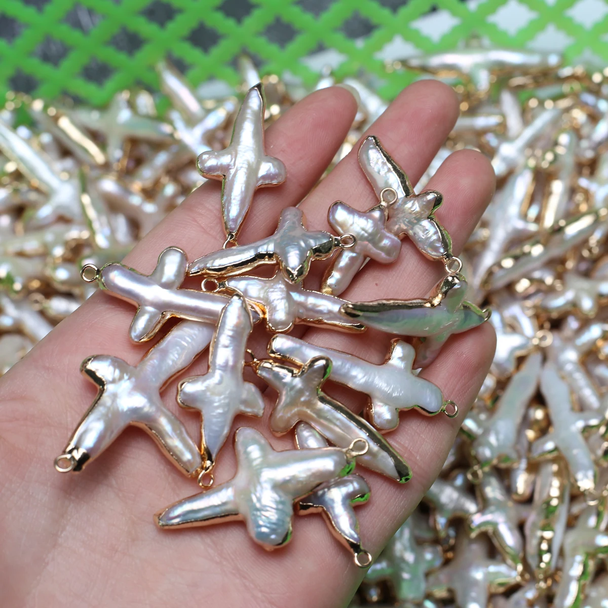 1pc 16x38mm Kreuz Form Anhänger Gold Farbe Eingewickelt Natürliche Süßwasser Perle Charms für Schmuck Machen DIY Halskette Zubehör