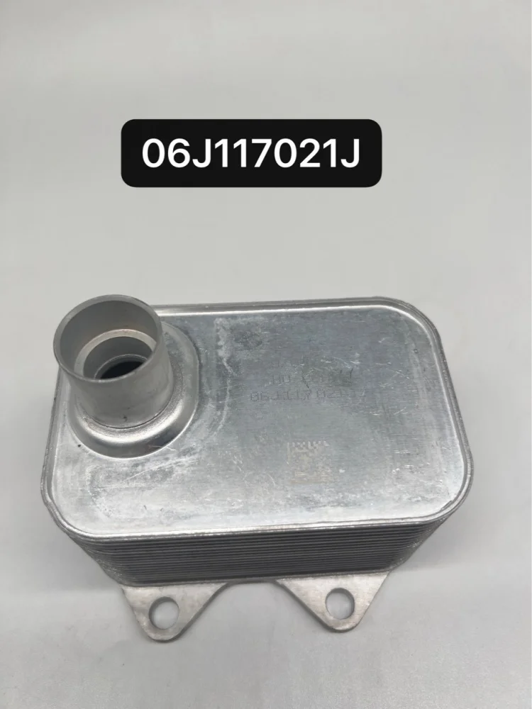 

Новый OEM масляный радиатор 06J117021D для EA888 Passat Skoda A4 Q5 1,8 2,0 06J117021J