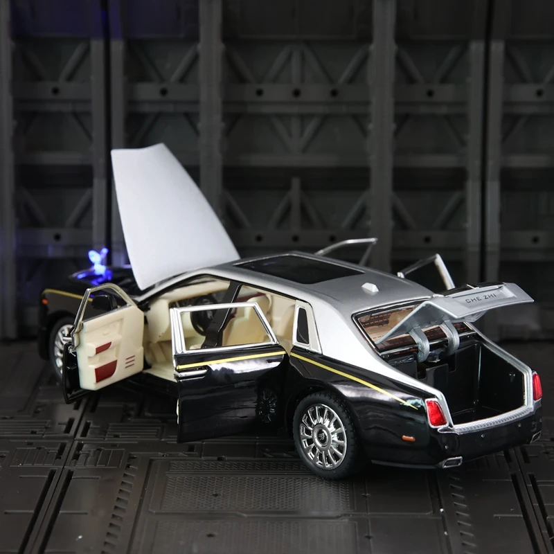 1:24 Rolls Royce Phantom Alloy Sedan Model Car Ornament Collection, Doors and Engine Hood, Trunk can be opened rich details
