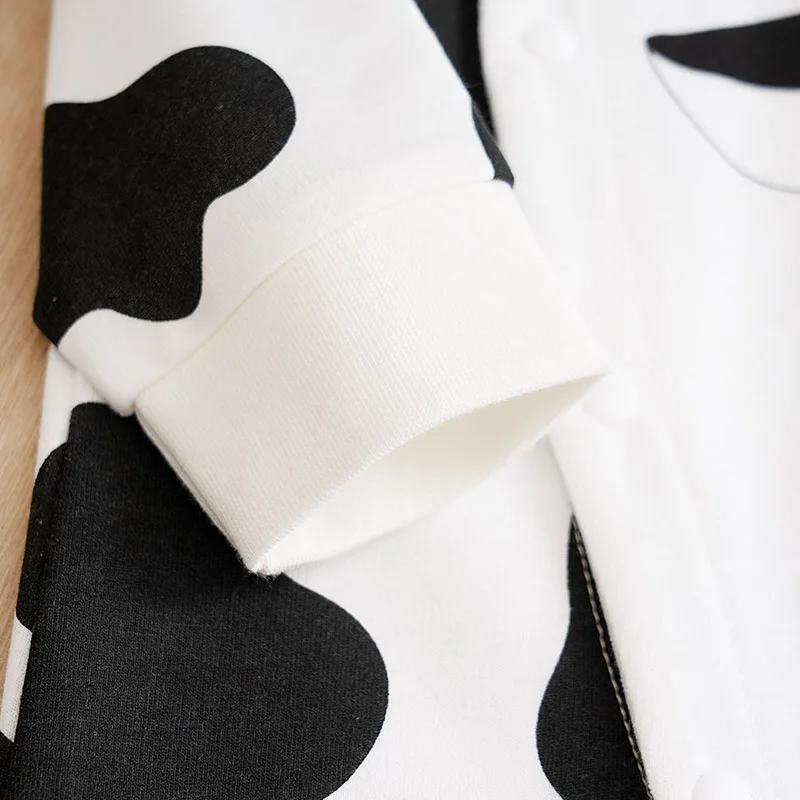 New Designer  Clothing  100 cotton spring and fall long-sleeved baby onesies Black and white cows   Short Sleeves   Fashion