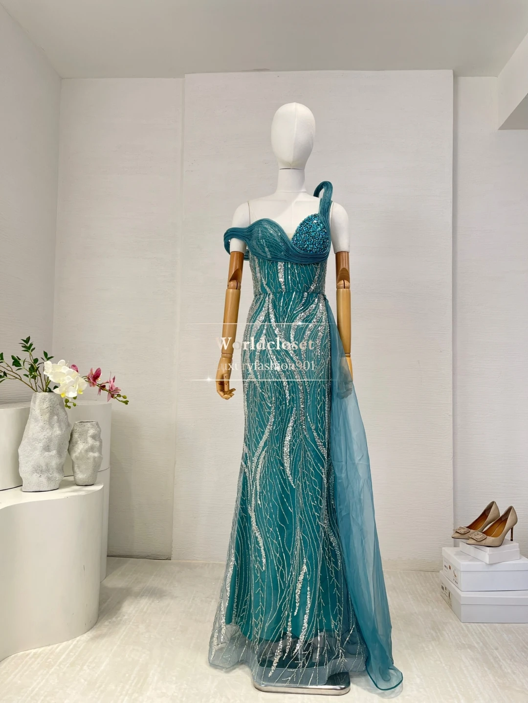 

2025 New Beautiful Green Sleeveless Sequins Diamonds Slit Hem Tube Maxi Dress