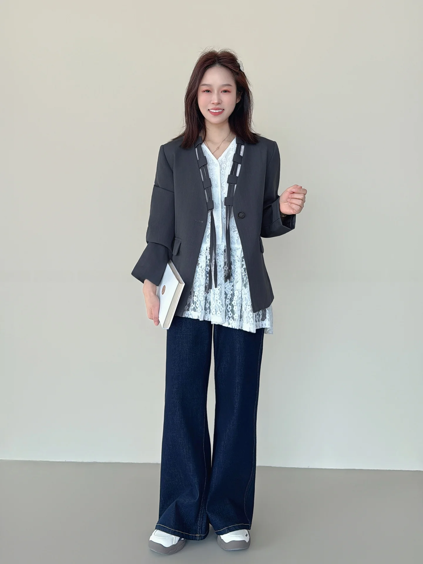 

Весна 2026: Модный женский костюмный пиджак с оригинальным дизайном, укороченный, повседневный, свободного кроя, с длинными рукавами, однотонный, из полиэстера