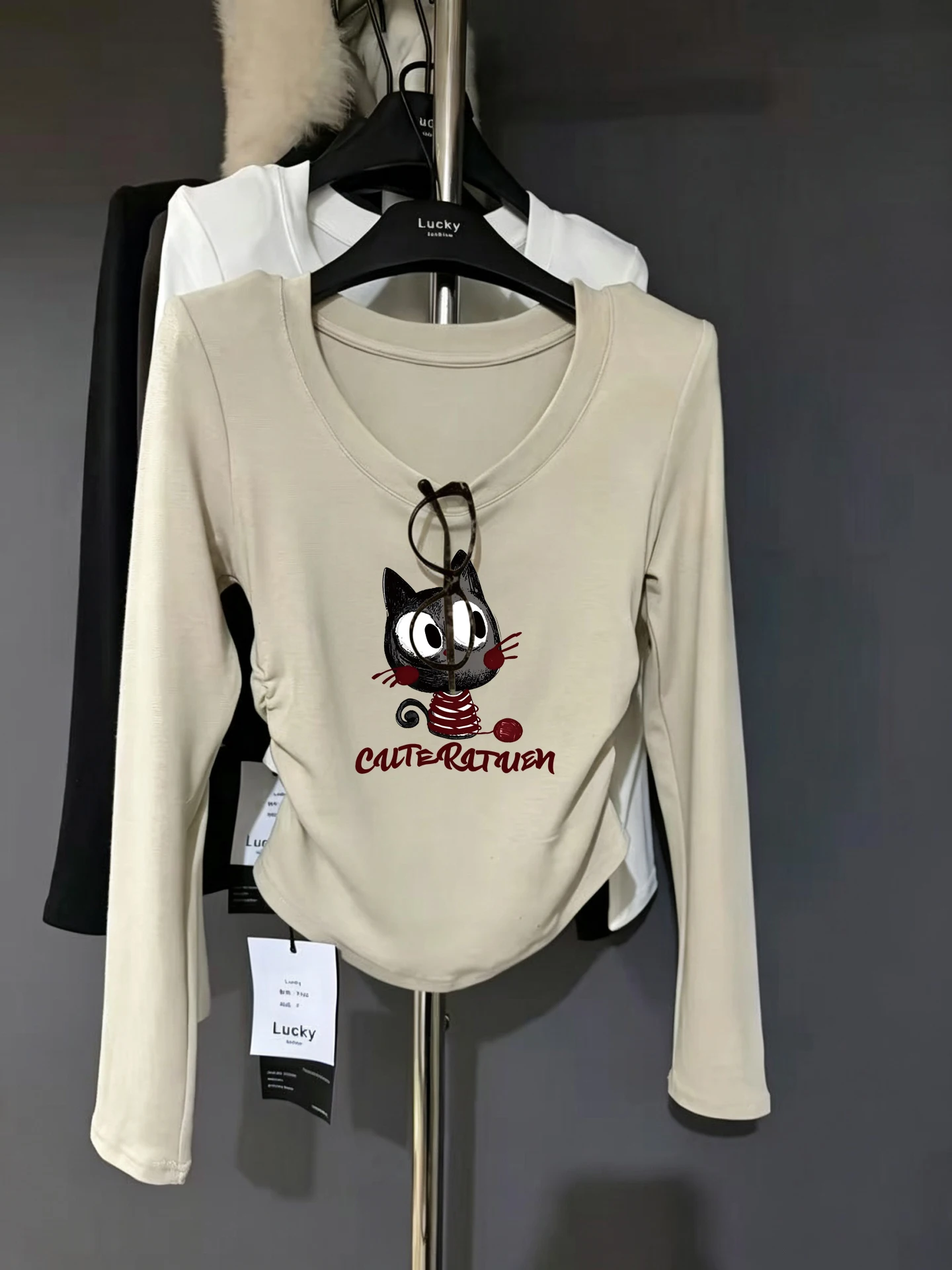 Fall 2026 Women's Slim Fit Long Sleeve T-Shirt Korean Style Commute Fashion Cartoon Print Shoulder Width Regular Length