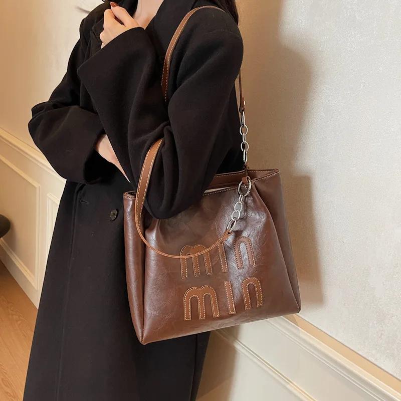 

2025 New Large-capacity Bag Women's Fashion Trend Foreign Versatile Shoulder Bag Commuter Tote Bag