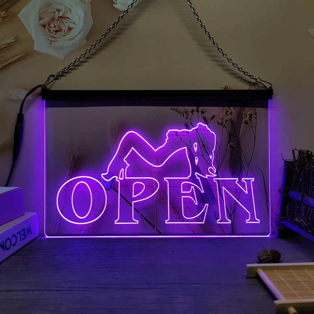 بث مباشر سكسي بنات: تجربة مميزة مع إضاءة LED للفتيات العاريات في المنزل