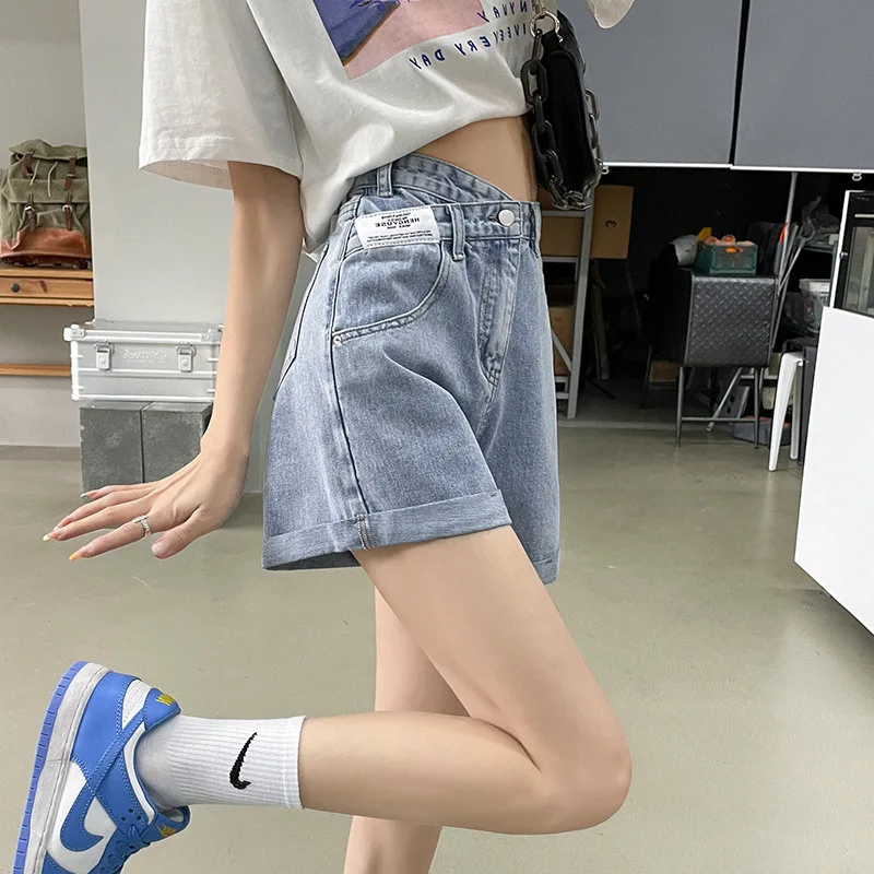 Women High Waist Light Blue Washed Denim Shorts Label Decor Roll Cuff Hem Loose Wide Leg Casual Summer Short Jeans