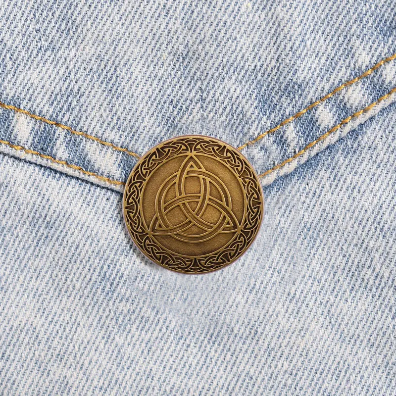Vintage Nordic Viking Triangle Celtic Knot Enamel Pin Amulet Badge Brooch Jewelry Backpack Decoration Accessories