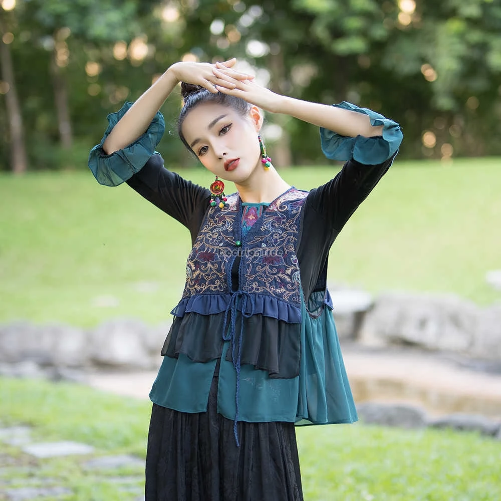 

2025 new chinese ethnic-style embroidered patchwork design sleeveless v-neck vest waistcoat fashion daily loose casual vest t001