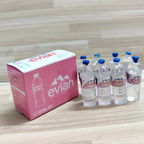 Миниатюра бутылки с минеральной водой для кукольного домика