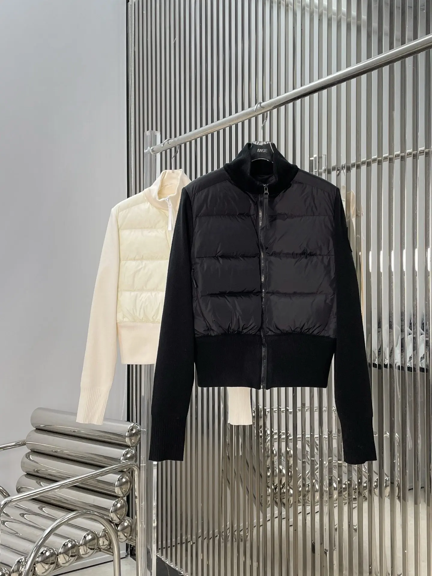 

Новинка 2023 года, зимнее высококачественное короткое стеганое пальто с воротником-стойкой, женское трикотажное пальто в стиле пэчворк, облегающая универсальная модная куртка