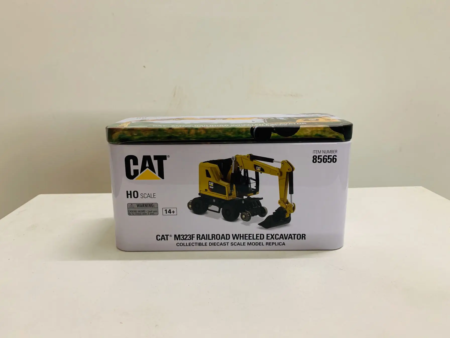 DM M323F Railroad Wheeled Excavator 1/87 Ho Scale Metal By DieCast Masters DM85656 Collection Engineering Vehicle Model