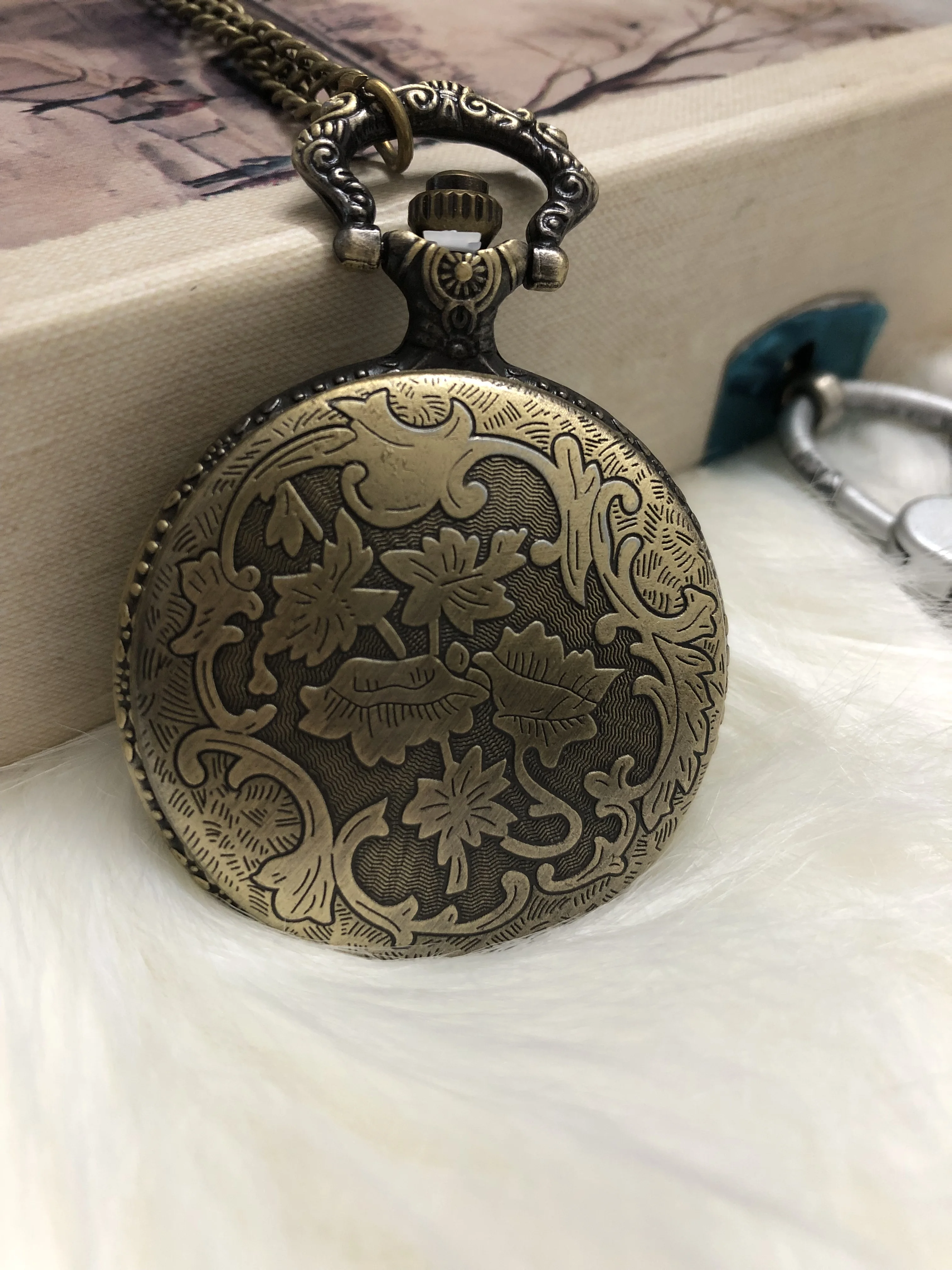 12 Zodiac Pocket Watch Hollow out the Year of the Loong Souvenir Retro Flip Cap Necklace Hollow out Electronic Pocket Watch Men